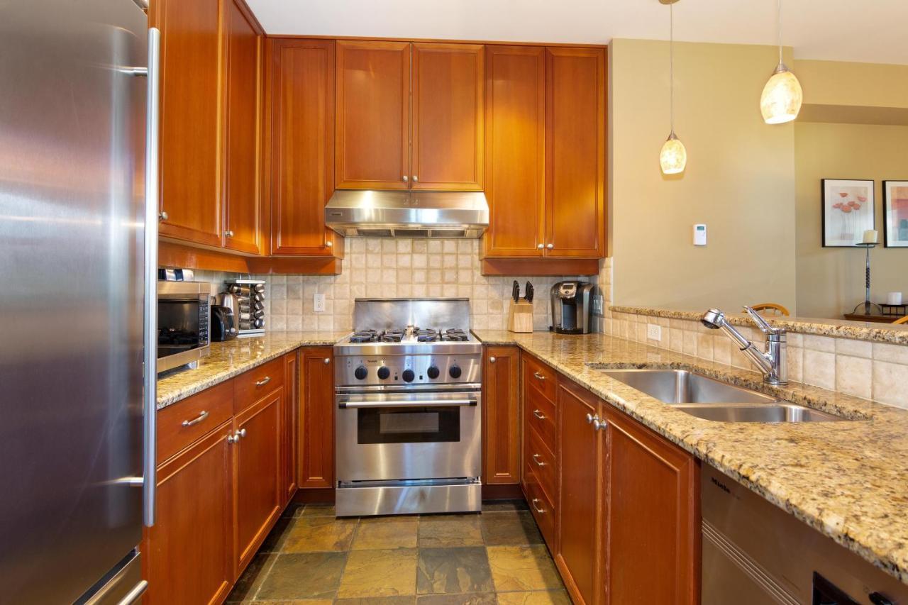 Taluswood The Heights 18 | Mountainside Townhome W/ Ski Access, Hot Tub, Tranquil Views ウィスラー エクステリア 写真