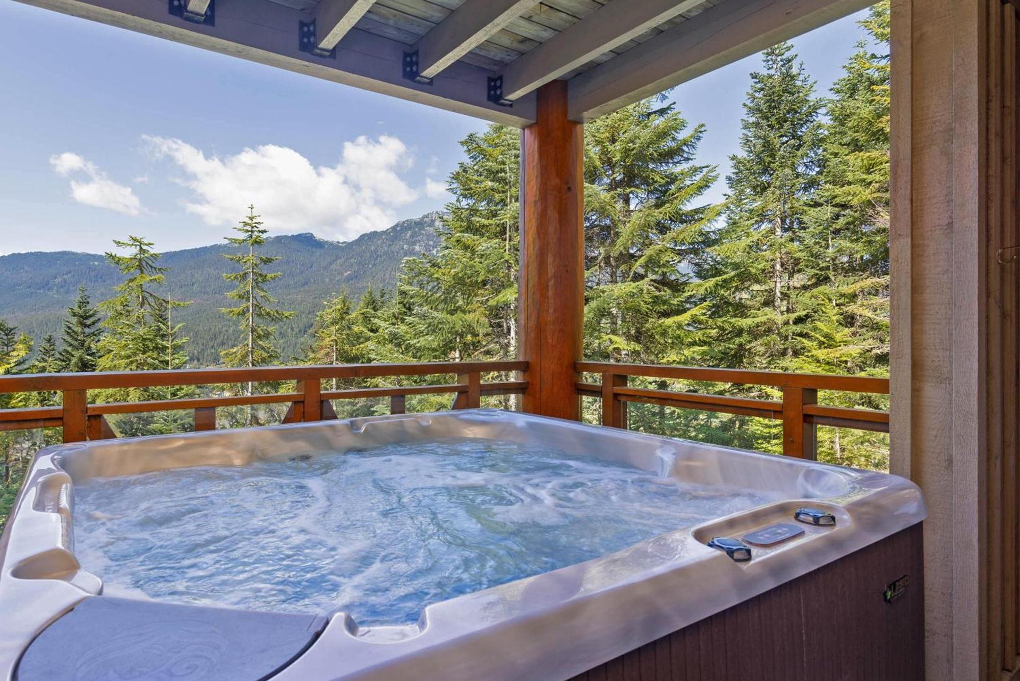 Taluswood The Heights 18 | Mountainside Townhome W/ Ski Access, Hot Tub, Tranquil Views ウィスラー エクステリア 写真