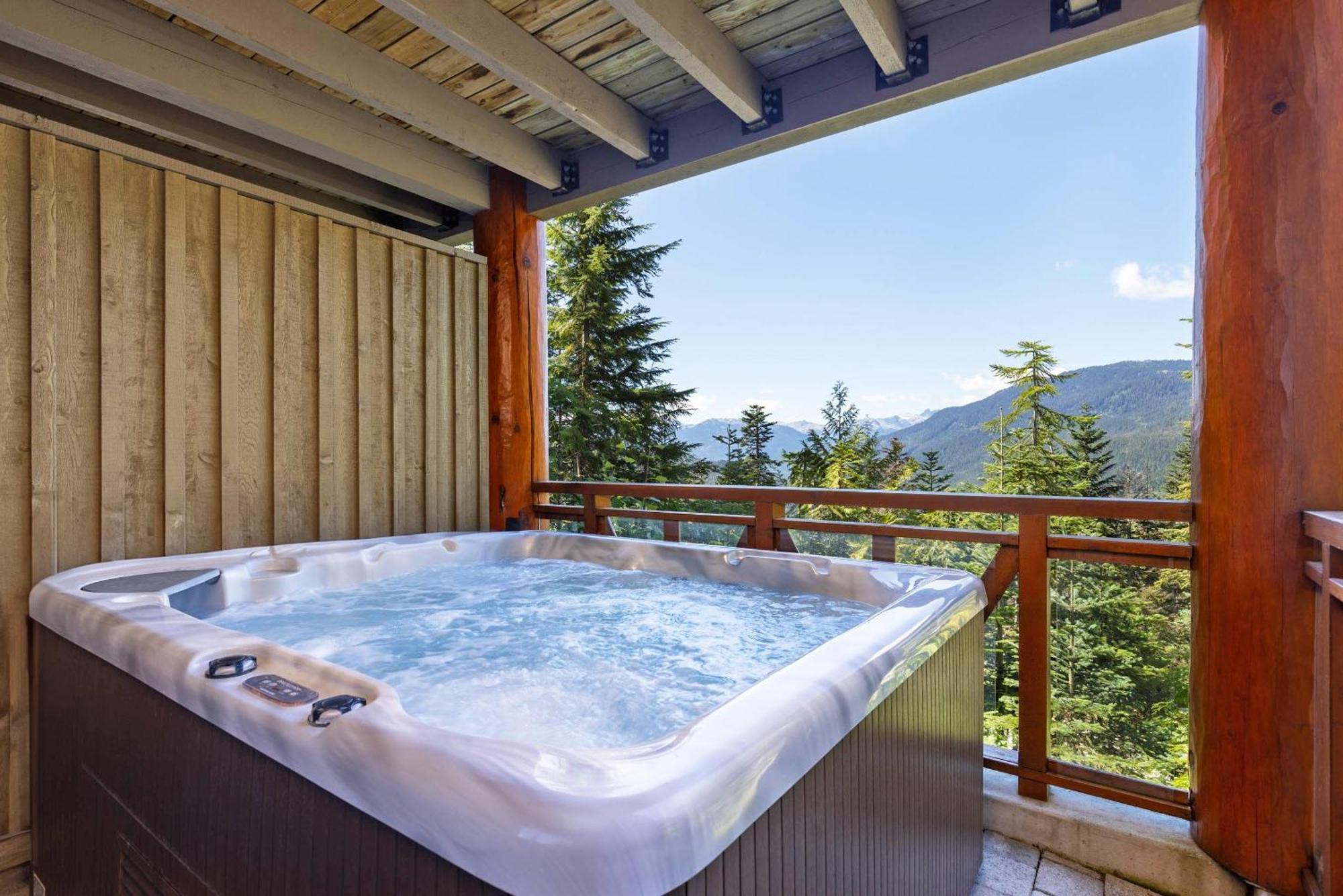 Taluswood The Heights 18 | Mountainside Townhome W/ Ski Access, Hot Tub, Tranquil Views ウィスラー エクステリア 写真
