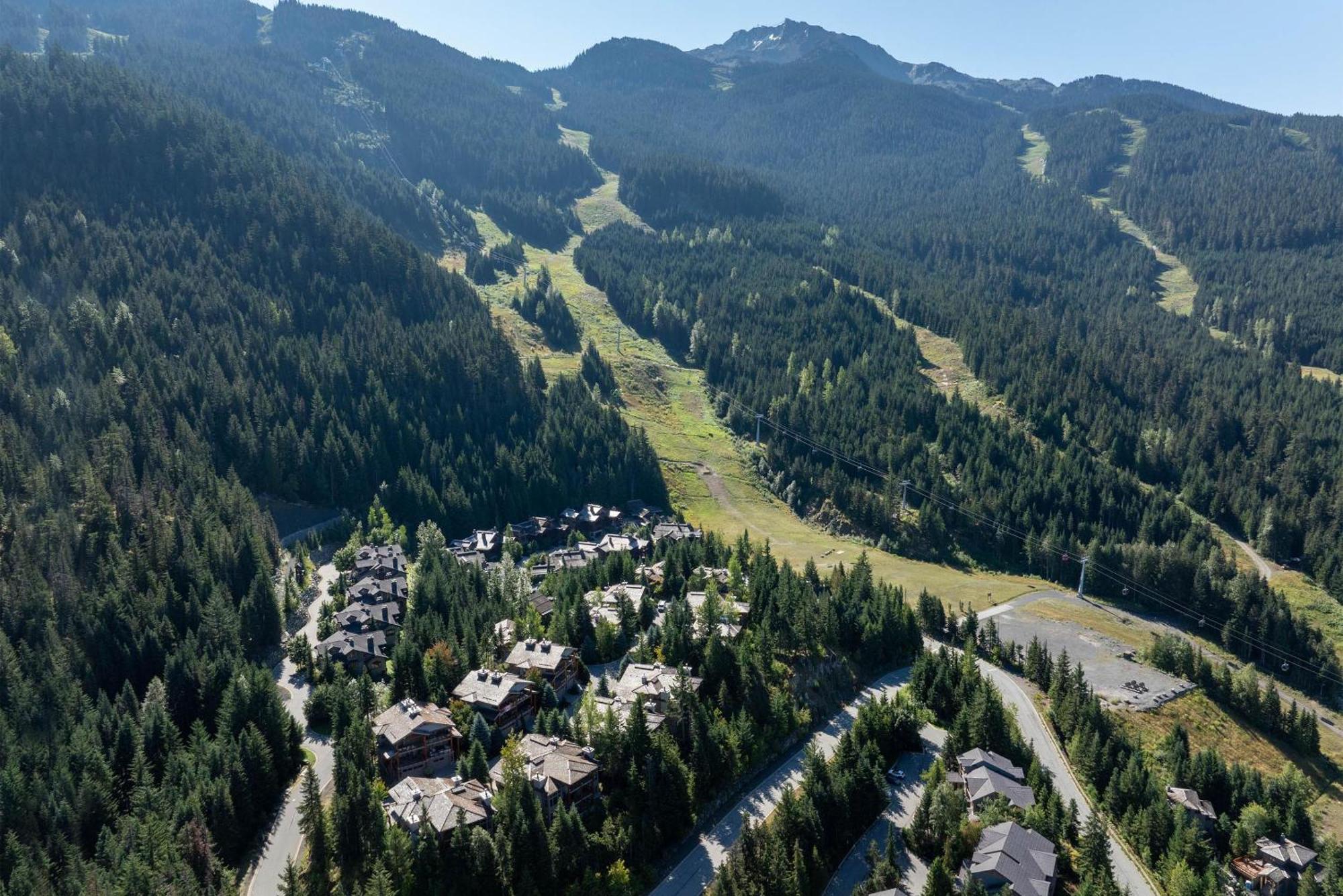 Taluswood The Heights 18 | Mountainside Townhome W/ Ski Access, Hot Tub, Tranquil Views ウィスラー エクステリア 写真